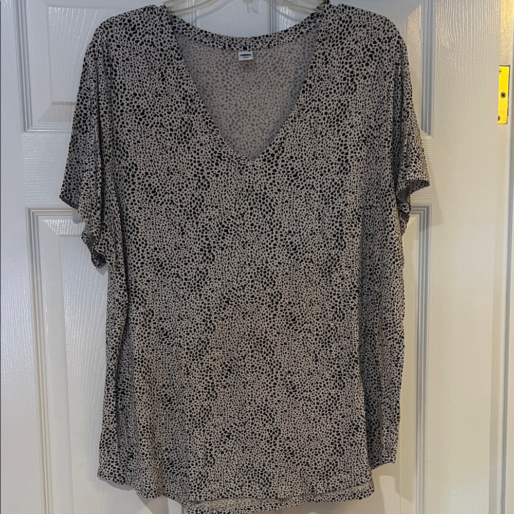 Old Navy Black and White Speckled Short Sleeve Top